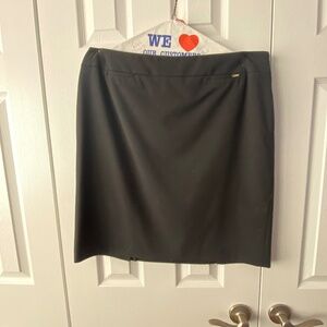 Tahari Size 16. Dried Cleaned like new Size 16 - black skirt
